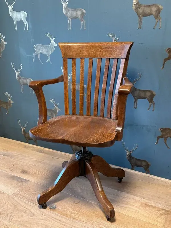 Illustration numéro 4 du produit Chaise de bureau en chêne ancien