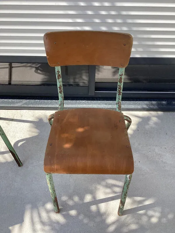 Illustration numéro 4 du produit Chaises écolier style vintage