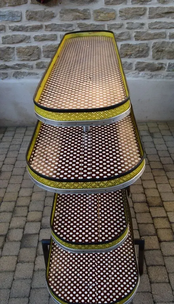 Illustration numéro 4 du produit Desserte Ou Gondole De Magasin