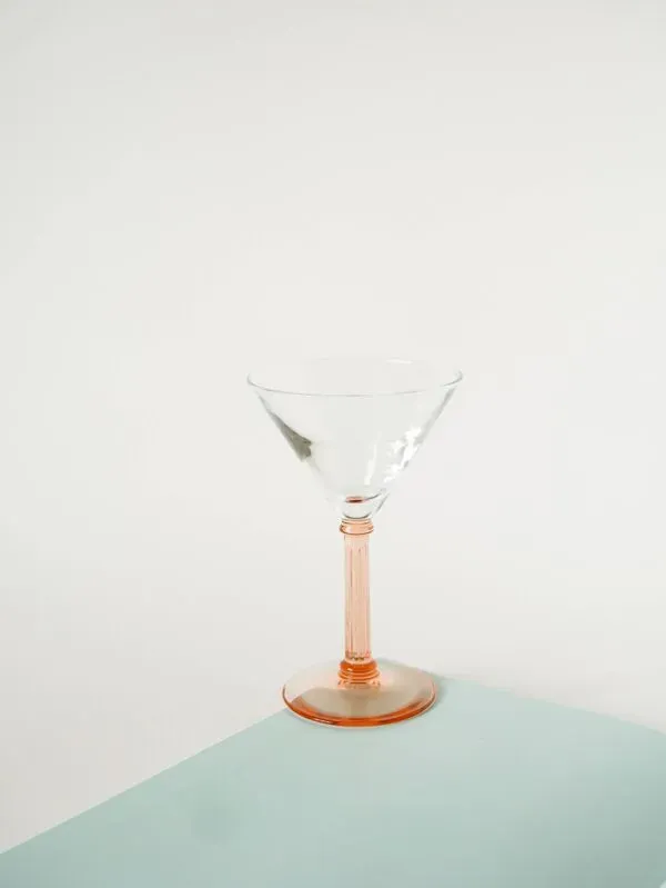 Illustration numéro 4 du produit lot de 6 verres à cocktail à pieds travaillés, Rose, Made in France, 1970