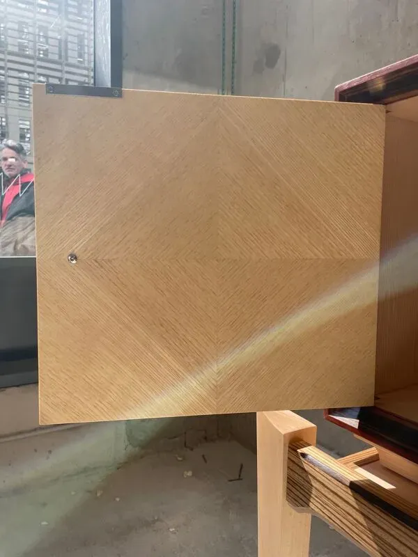 Illustration numéro 4 du produit Cabinet contemporain artisanal