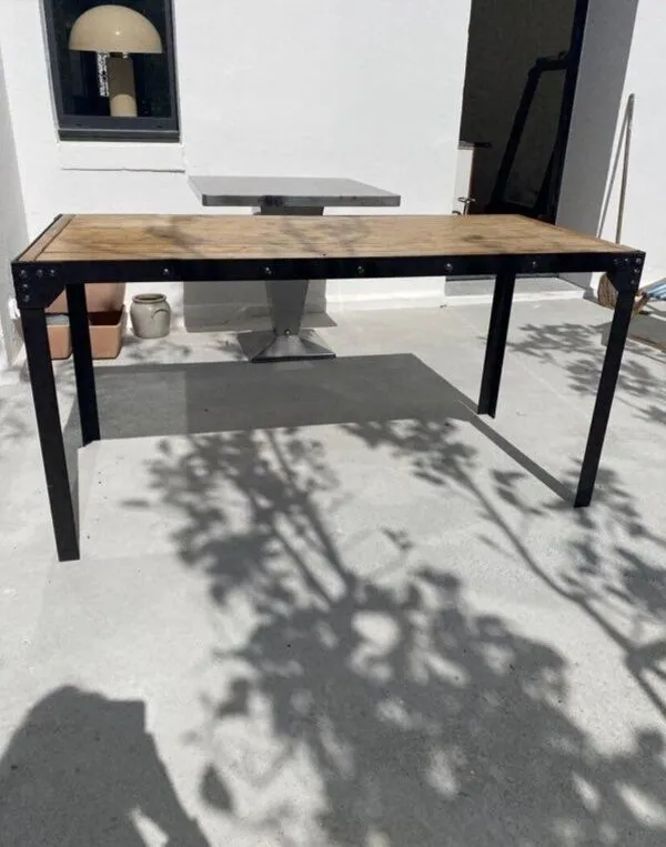 Illustration numéro 4 du produit Table industrielle