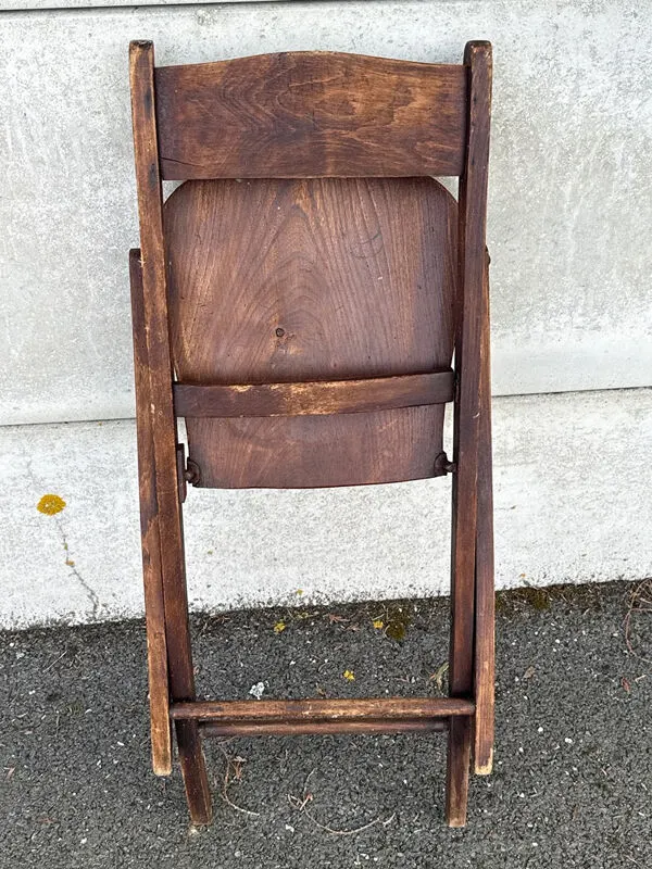 Illustration numéro 4 du produit Chaise pliante vintage en bois patiné