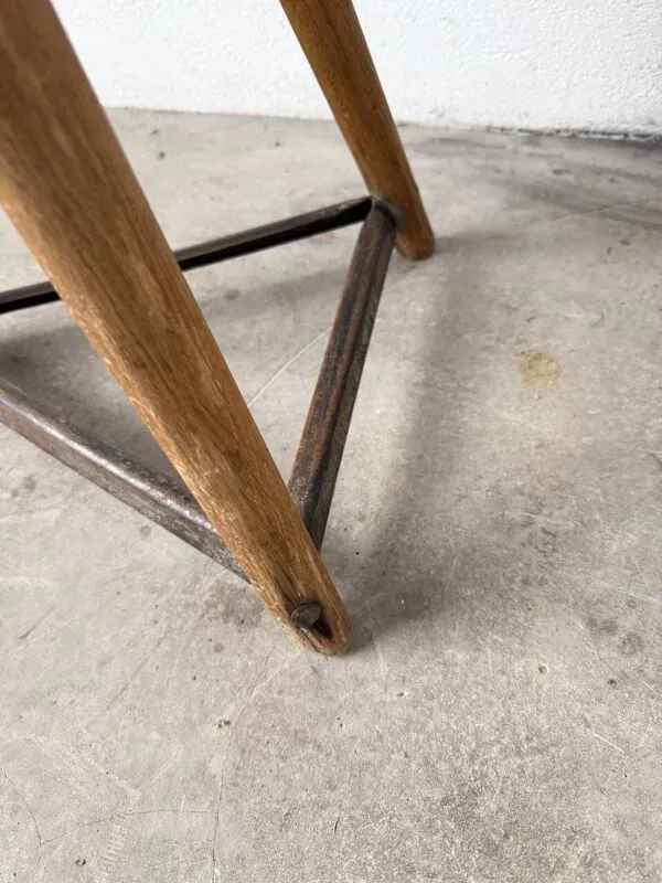 Illustration numéro 4 du produit Chaise d’atelier tripode 1950