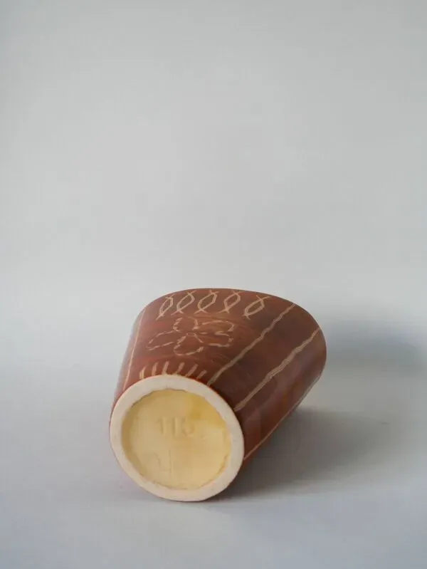 Illustration numéro 4 du produit Vase en céramique beige et marron à motifs, numéroté 1970