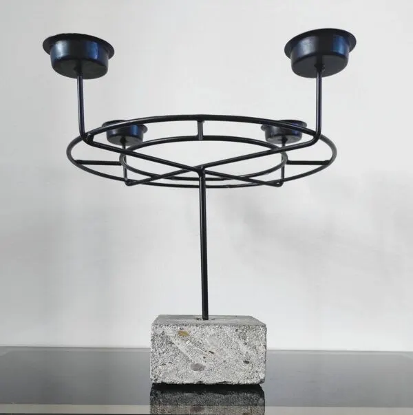 Illustration numéro 4 du produit Chandelier couronne de style industriel, brutaliste