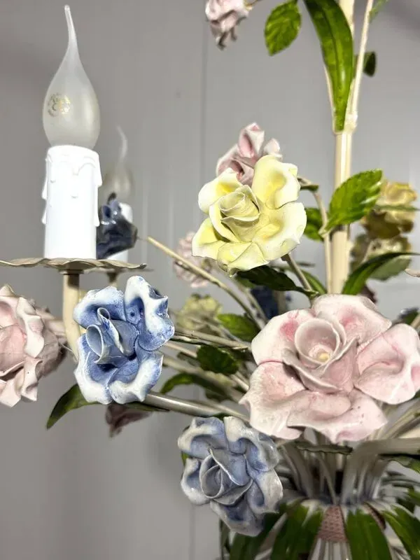 Illustration numéro 4 du produit Lustre italien en tôle et porcelaine à fleurs, années 1950