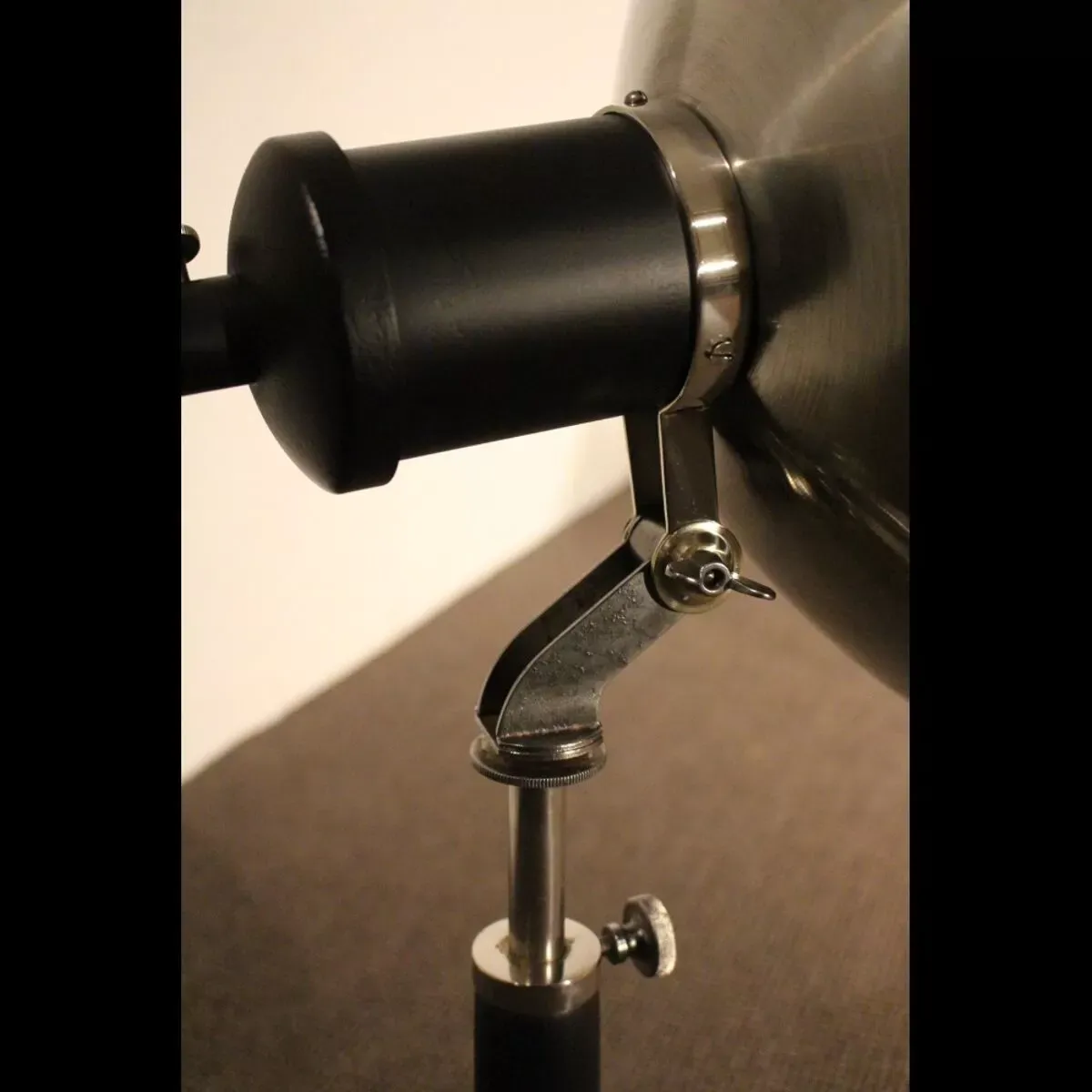 Illustration numéro 4 du produit Lampe type industriel