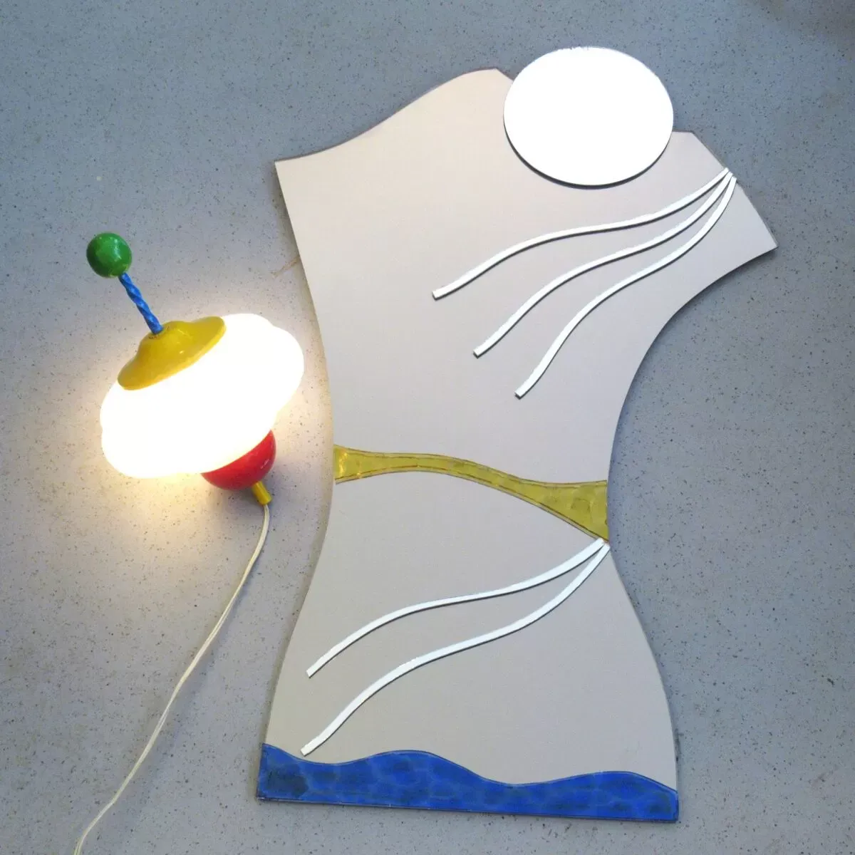 Illustration numéro 4 du produit Miroir corps de femme Années 80