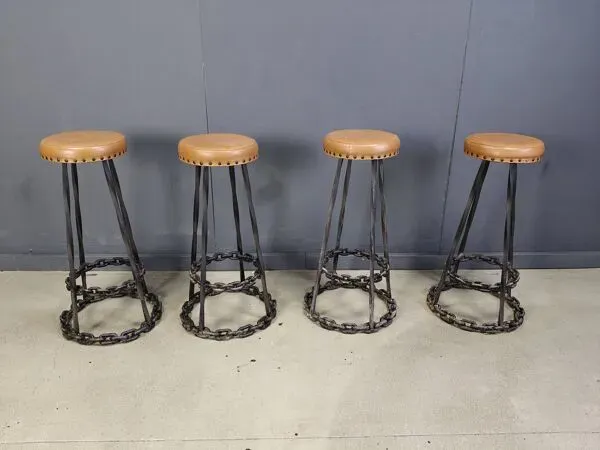 Illustration numéro 4 du produit Tabourets de bar brutalistes à maillons de chaîne, années 1970 - lot de 4