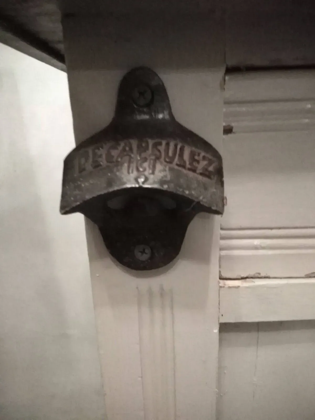 Illustration numéro 4 du produit Buffet peint en gris