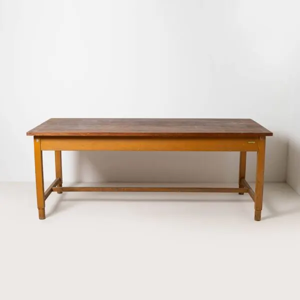 Illustration numéro 4 du produit Grande table de travail / industrielle / de ferme, bois patiné, Tchécoslovaquie