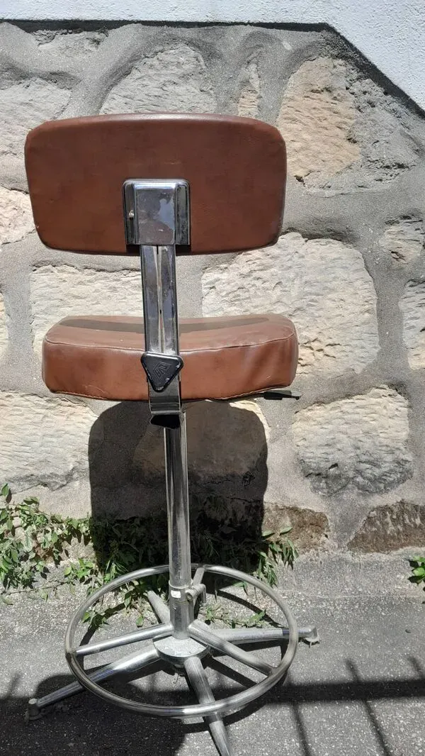 Illustration numéro 4 du produit Chaise architecte ou atelier Bao