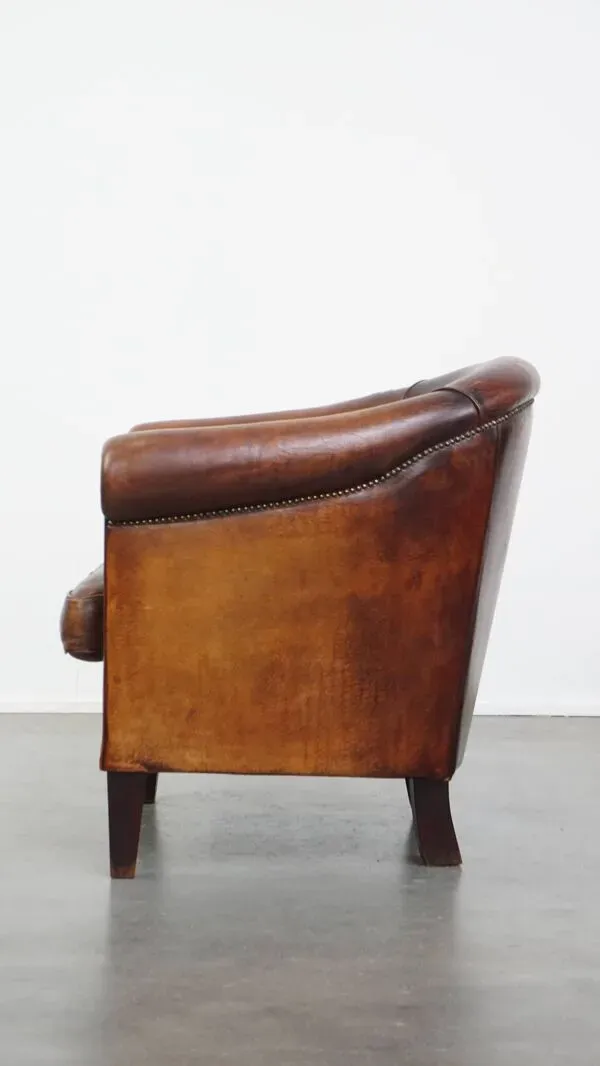 Illustration numéro 4 du produit Fauteuil club en cuir de mouton couleur cognac