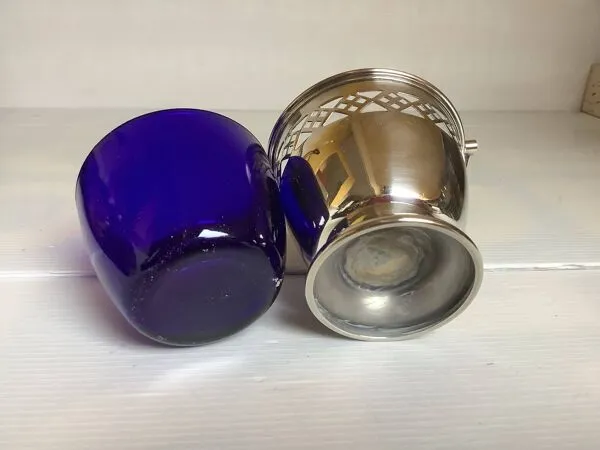 Illustration numéro 4 du produit Bonbonnière sucrier verrerie bleue argenté en métal