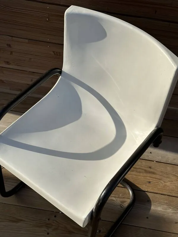 Illustration numéro 4 du produit Chaise cantilever vintage (piètement luge)