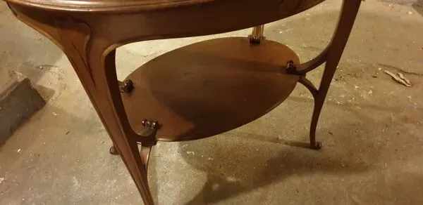 Illustration numéro 4 du produit Table à thé époque art nouveau en accajou massif