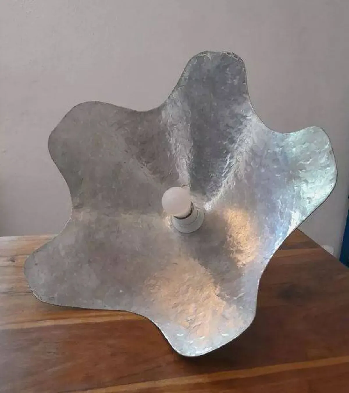 Illustration numéro 4 du produit Suspension en tôle martelée