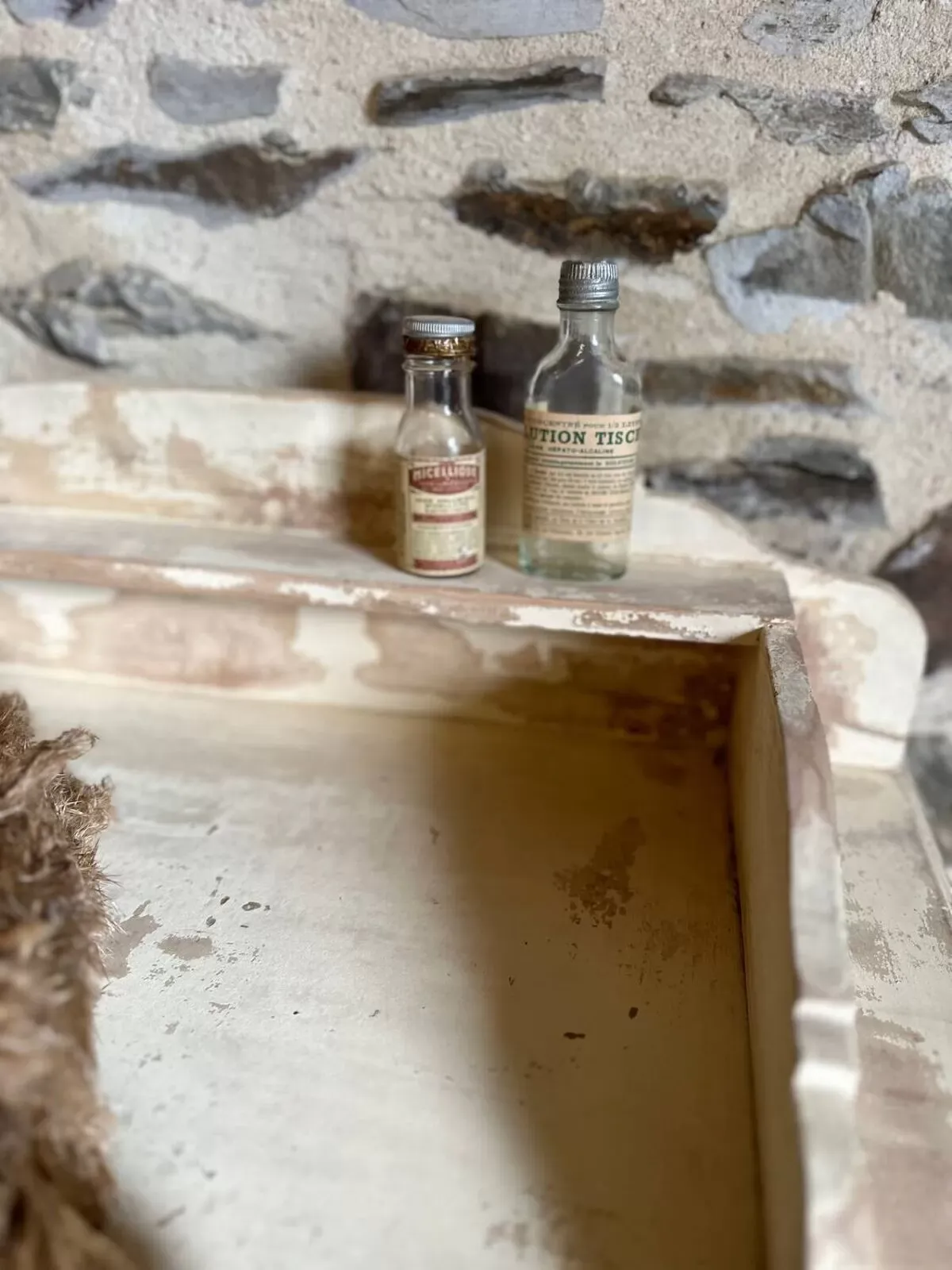 Illustration numéro 4 du produit Petit meuble patiné vintage