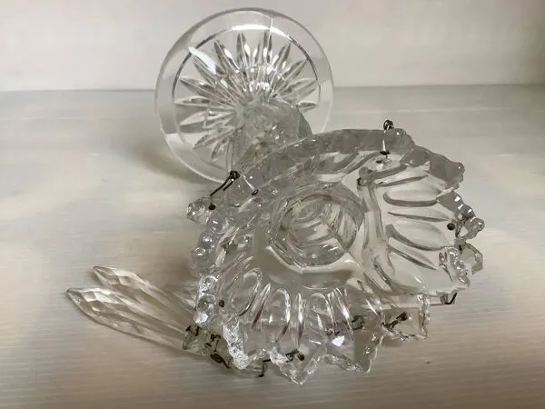 Illustration numéro 4 du produit Bougeoir ananas à six pampilles verre moulé