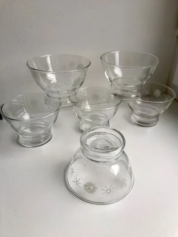 Illustration numéro 4 du produit Lot de 6 coupes à champagne gravées années 60