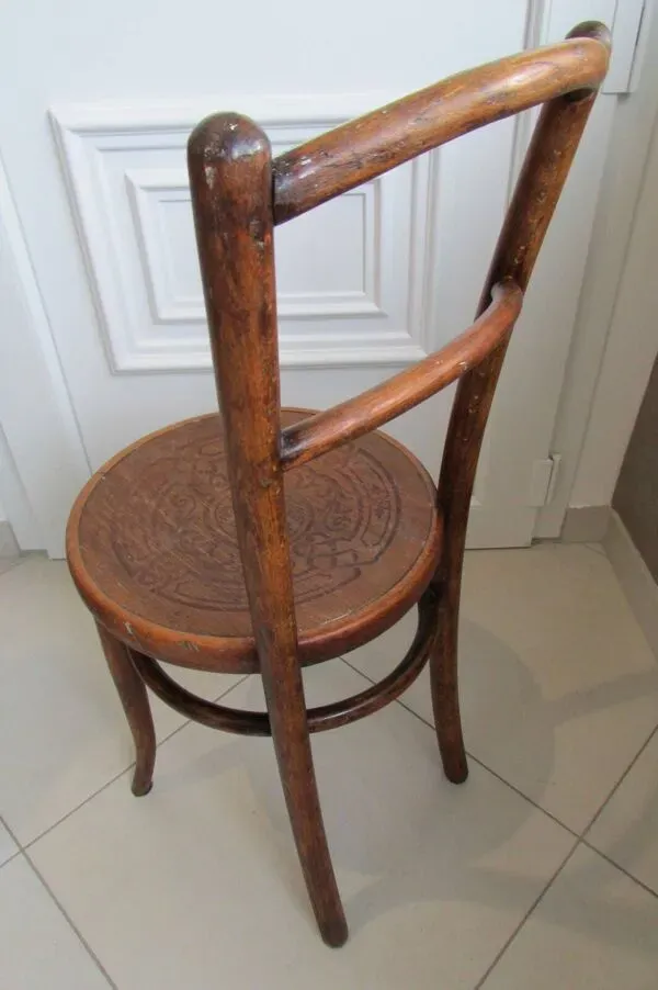 Illustration numéro 4 du produit Chaise de Bistrot assise décorée de Jacob & Josef Kohn