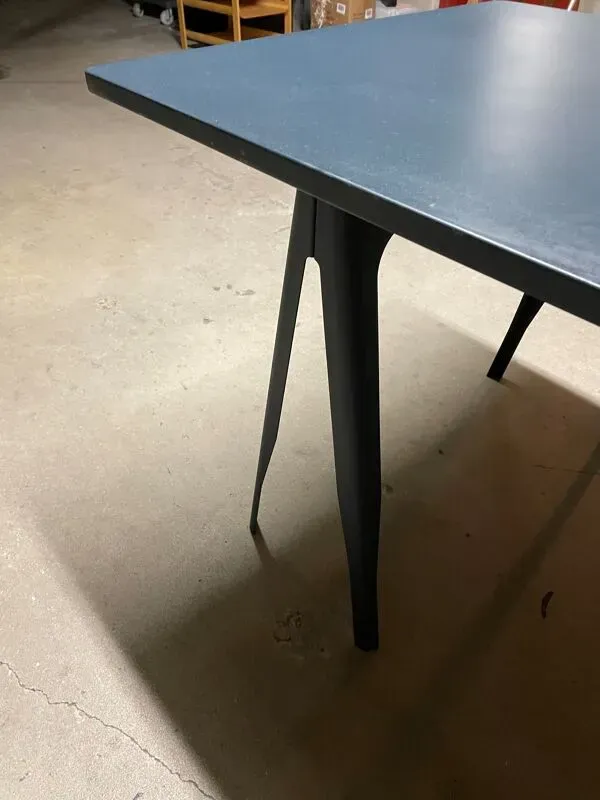 Illustration numéro 4 du produit Table métal de marque Tolix Medecin France