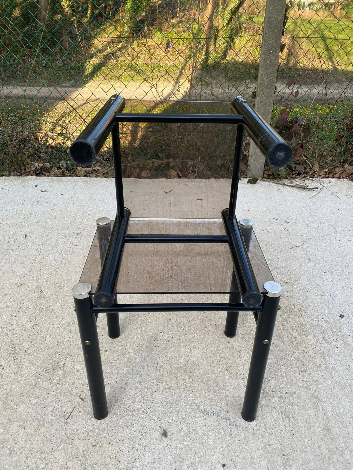 Illustration numéro 4 du produit 3 tables basses gigognes industrielles noires en verre Yves Boutboul 1970