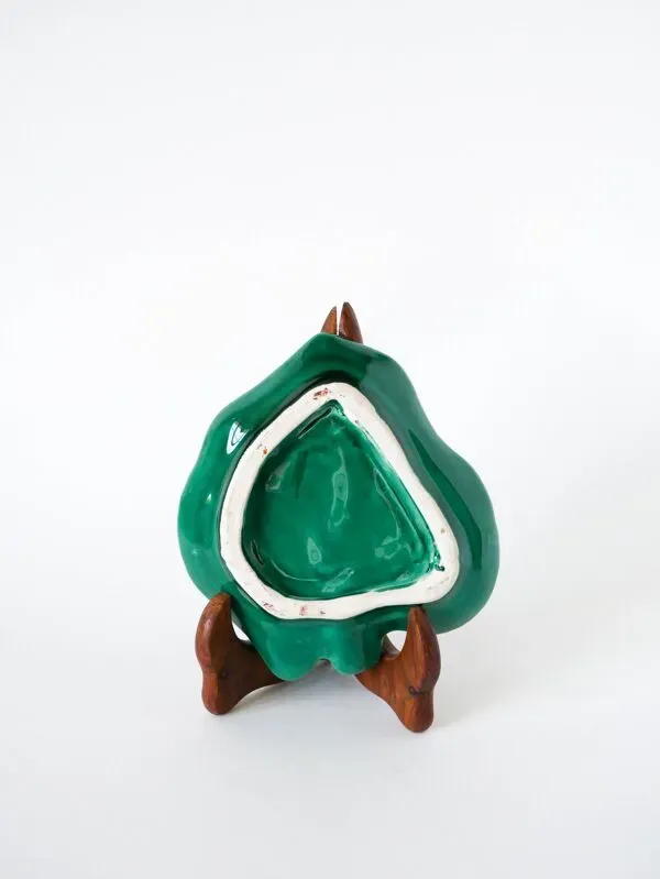 Illustration numéro 4 du produit Vide-poche en barbotine modèle Feuille, 1970