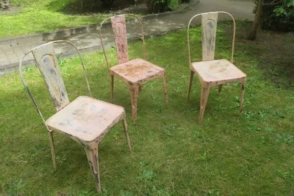 Illustration numéro 4 du produit Ensemble de 3 chaises de jardin empilables de bistrot inspirées de Tolix du début du XXe siècle