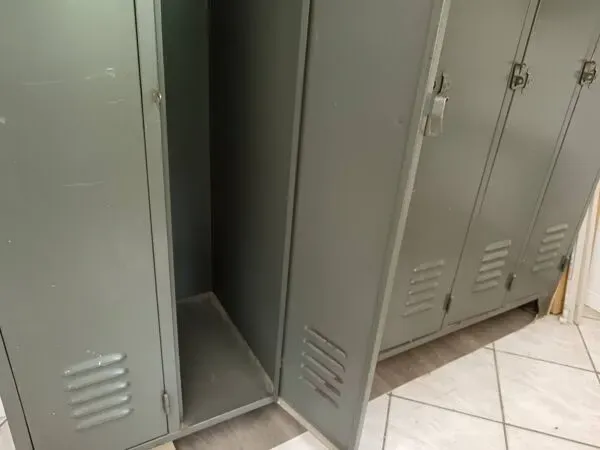 Illustration numéro 4 du produit Vestiaire industriel métal gris 6 portes