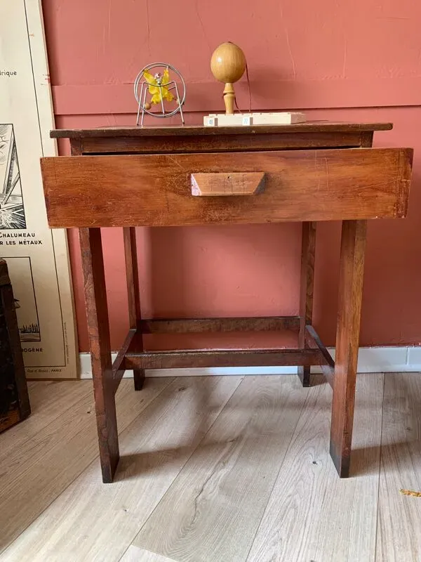 Illustration numéro 4 du produit Pupitre d’écolier