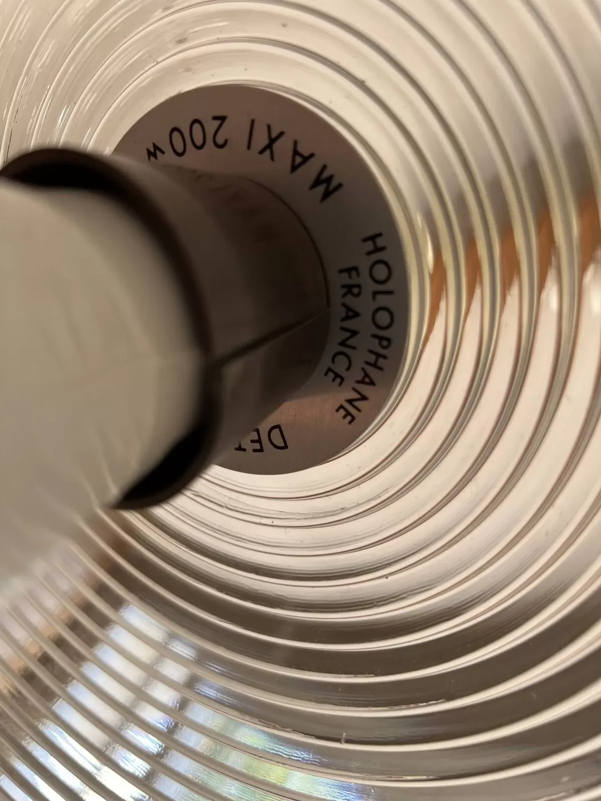 Illustration numéro 4 du produit Supenspension space-age en verre holophane et métal laqué années 70.