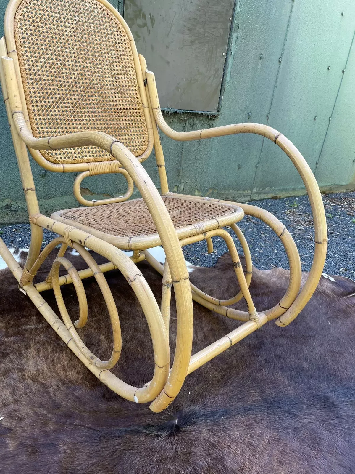 Illustration numéro 4 du produit Rocking chair en cannage et rotin