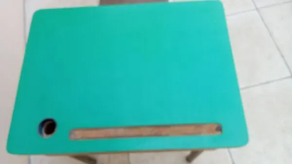 Illustration numéro 4 du produit Ancien bureau d'école vintage