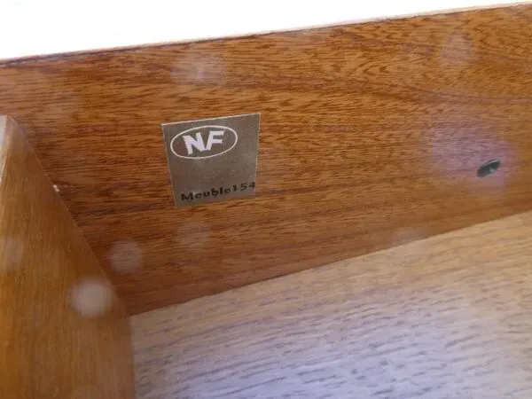 Illustration numéro 4 du produit Paire de tables de chevet en orme, années 70-80