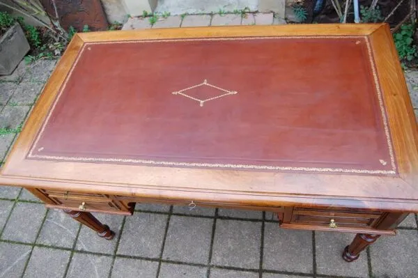 Illustration numéro 4 du produit bureau d époque louis philippe en noyer du 19e siécle