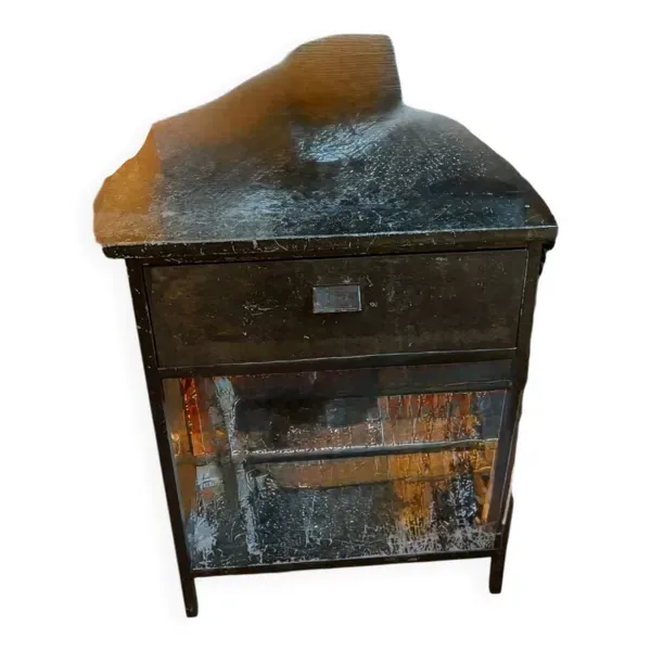 Illustration numéro 4 du produit Petite commode industrielle