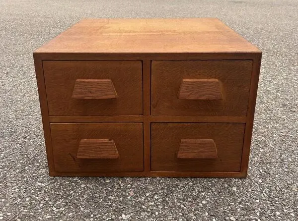 Illustration numéro 4 du produit Meuble de métier en chêne à 4 tiroirs