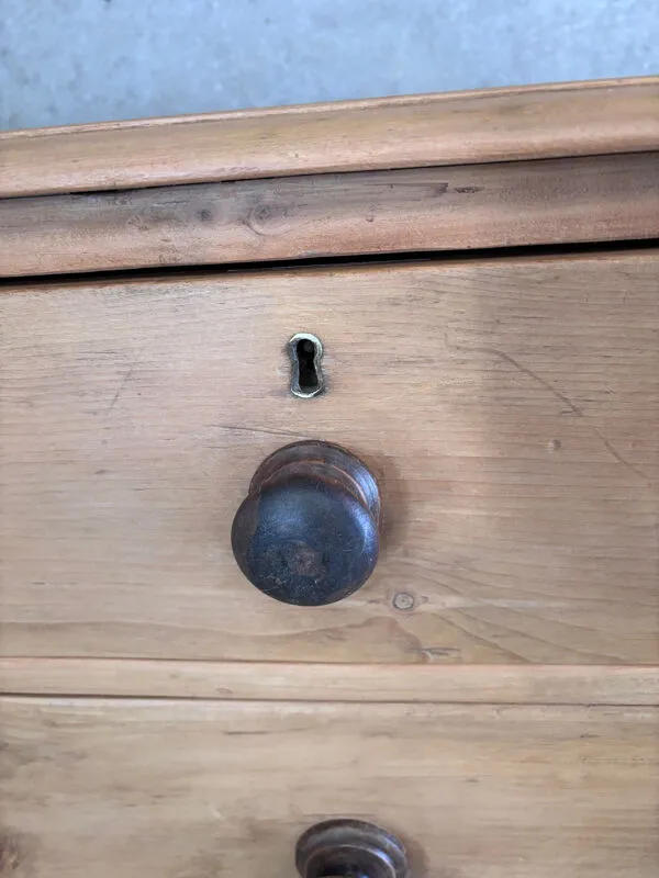 Illustration numéro 4 du produit Commode ancienne / meuble de métier