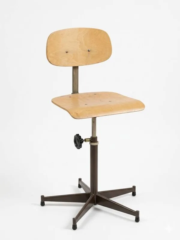 Illustration numéro 4 du produit Chaise d'atelier vintage industriel authentique années 60