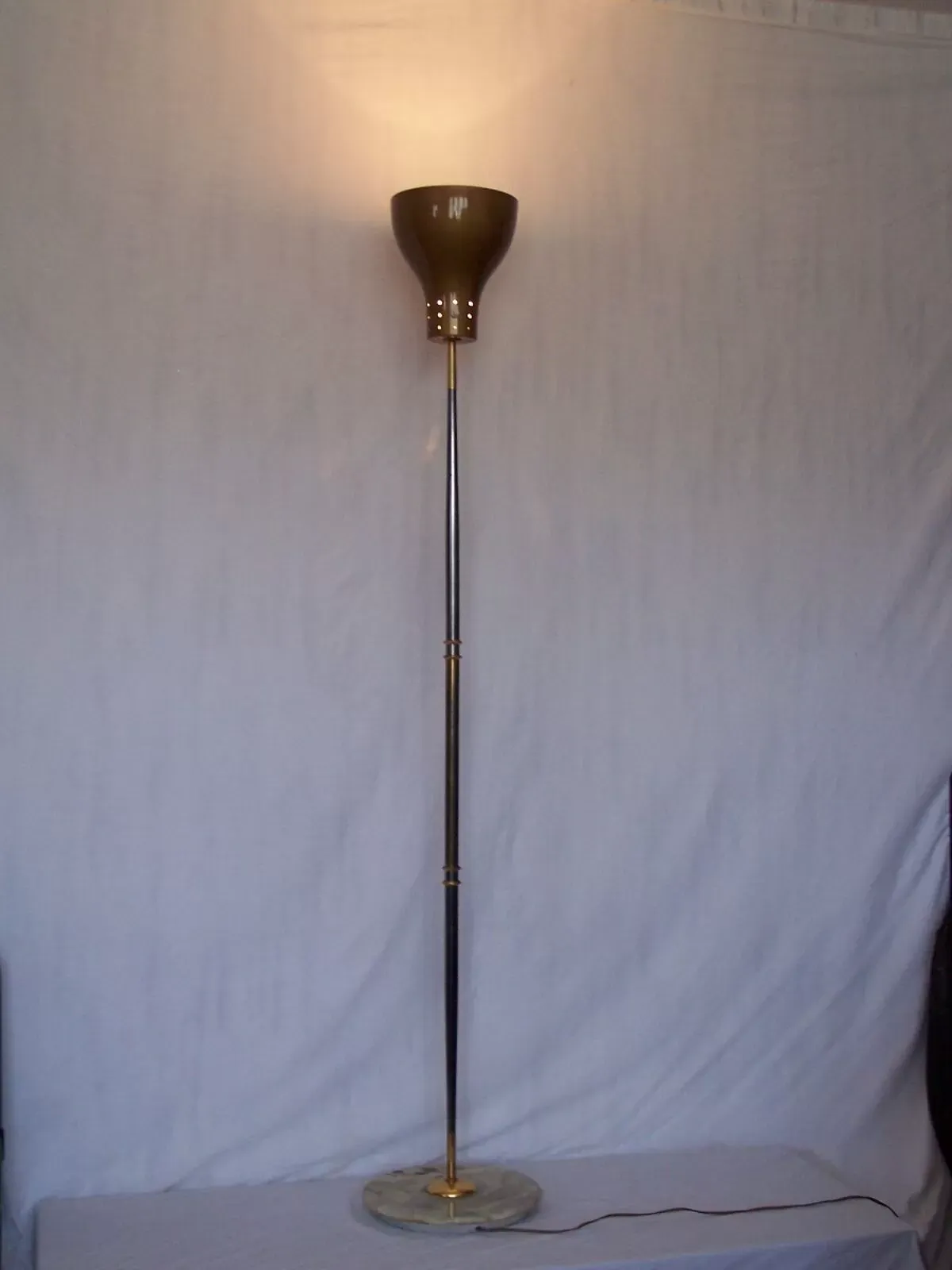 Illustration numéro 4 du produit Lampadaire marbre années 50