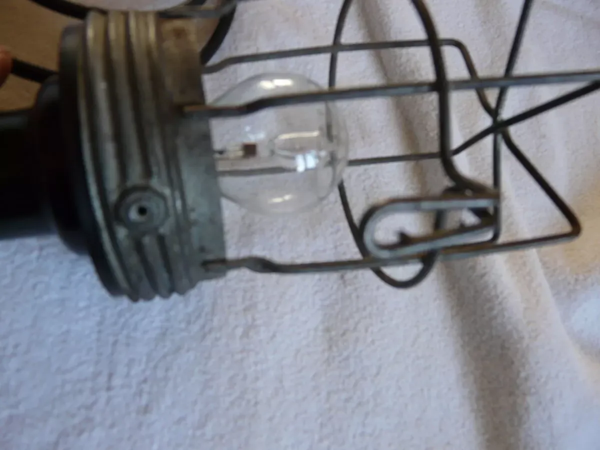 Illustration numéro 4 du produit Baladeuse industrielle années 50