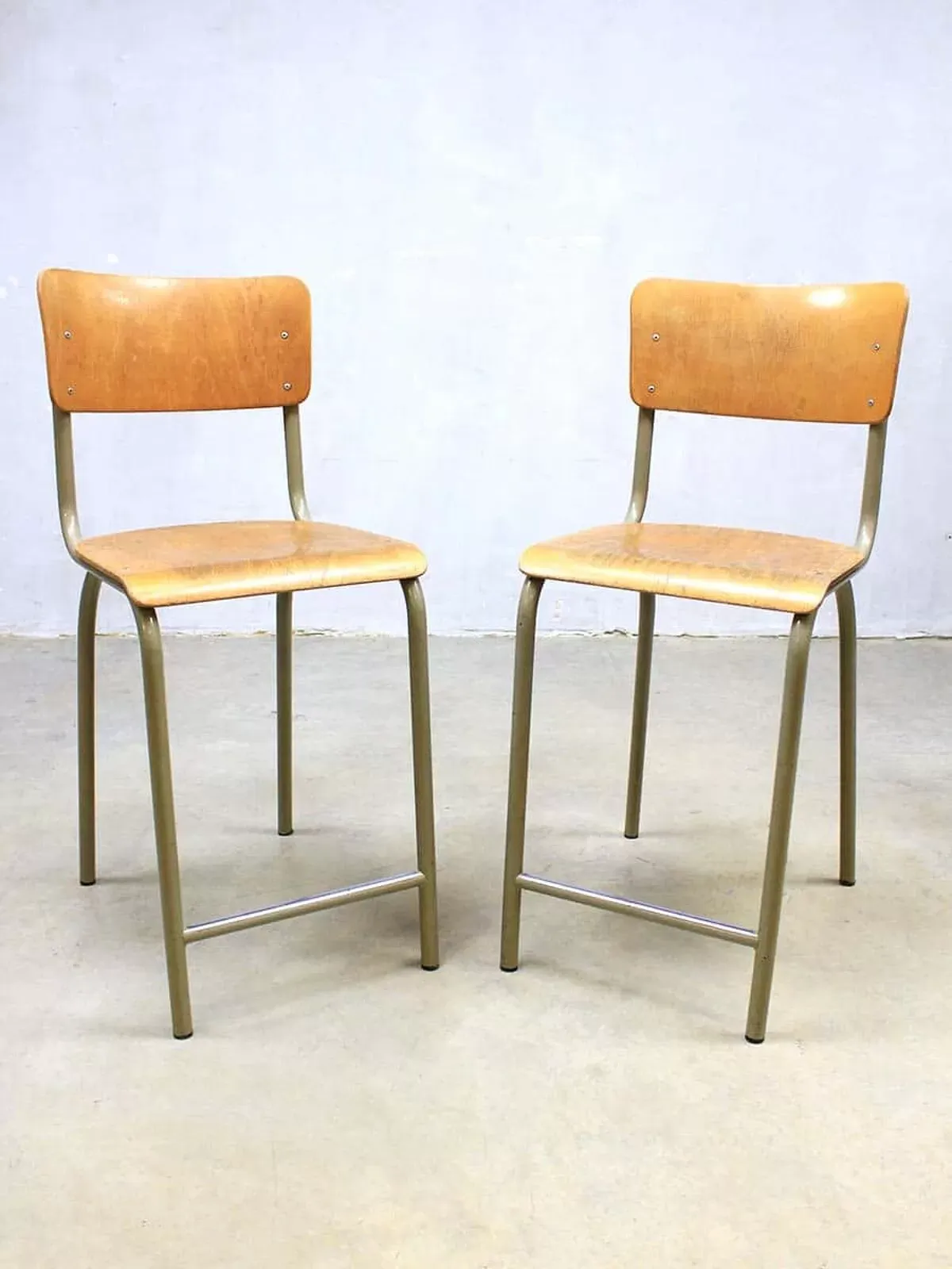 Illustration numéro 4 du produit Vintage industrial Chair