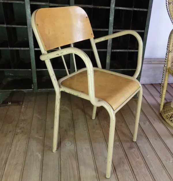 Illustration numéro 4 du produit Chaise d'écolier avec accoudoirs