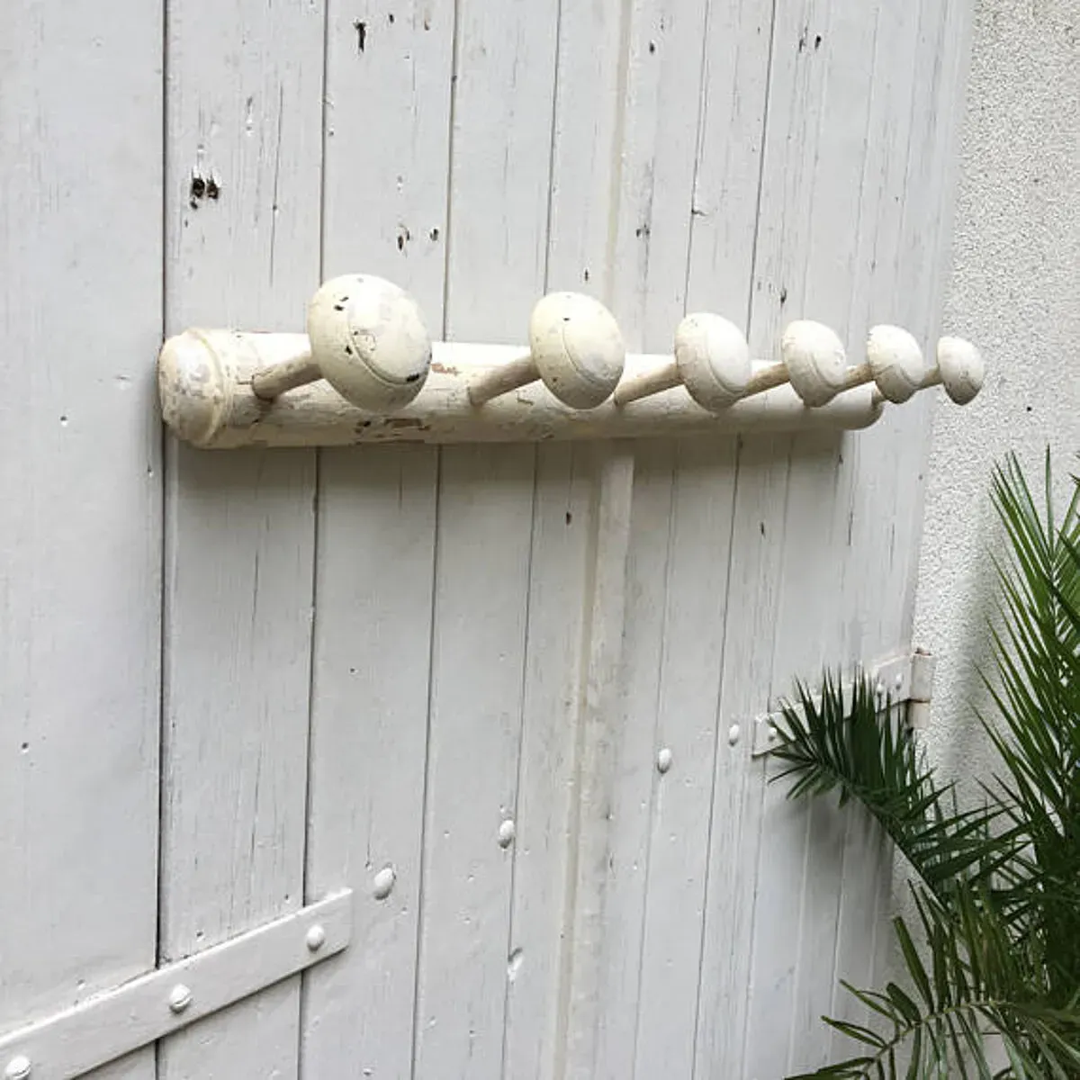 Illustration numéro 4 du produit Patère vintage jaune paille