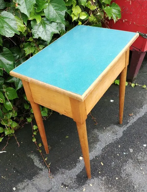 Illustration numéro 4 du produit Pupitre années 60 avec pieds compas