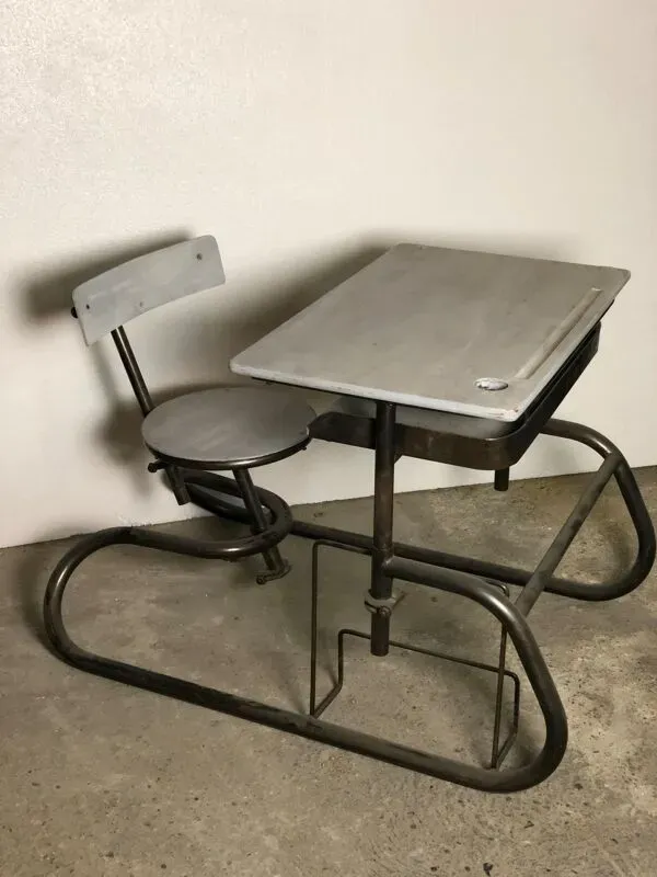 Illustration numéro 4 du produit Bureau d'écolier '' Vintage Américain '' 60'S