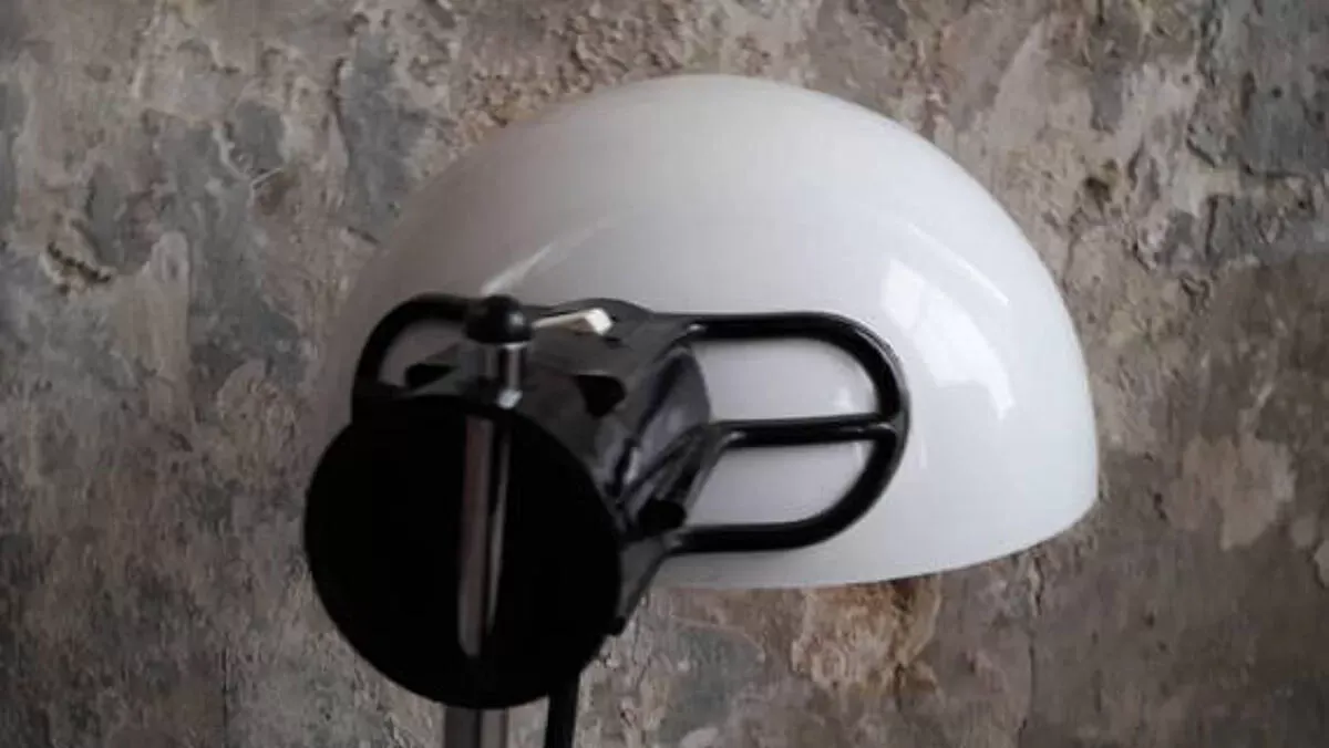 Illustration numéro 4 du produit Lampe de bureau Guzzini années 70