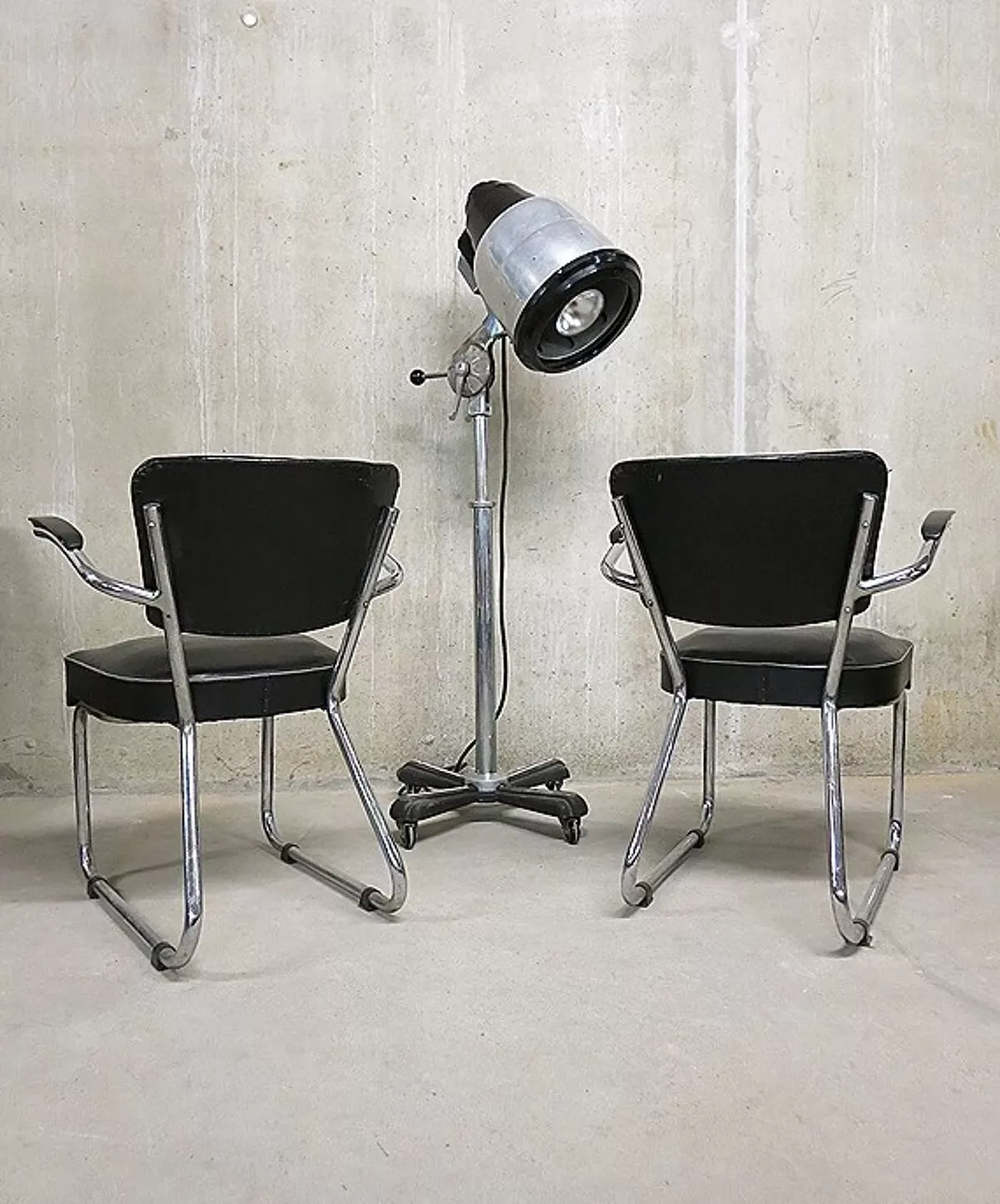 Illustration numéro 4 du produit Industrial design tube chairs